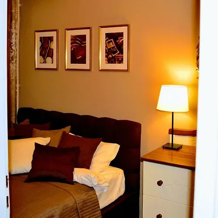 Stunning Coffee & Chocolate Flat In Old Town דירה ורשה