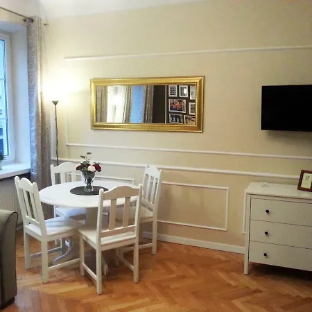 Stunning Coffee & Chocolate Flat In Old Town דירה *